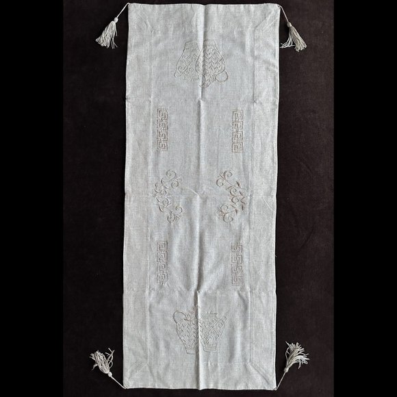 Table Runner, Handmade, Embroidered Linen, 16.5" x 41.5" - Picture 4 of 7